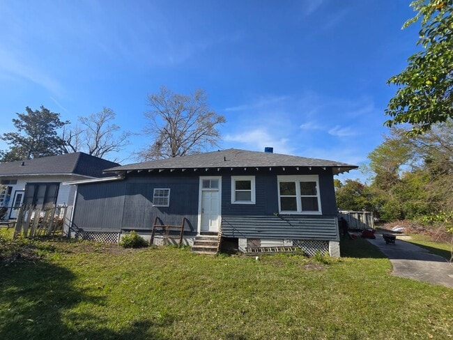 Photo - 311 Jl Lomax Dr