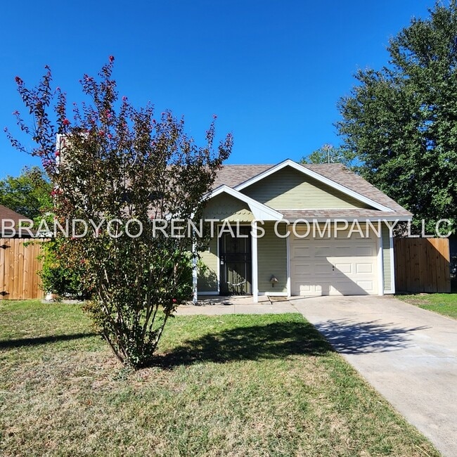 Building Photo - 1901 Dickens Dr