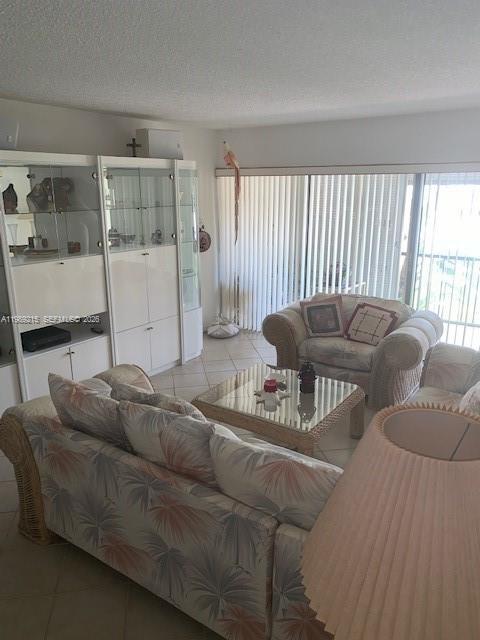 Building Photo - 303 Racquet Club Rd Unit 206