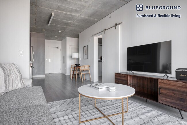 Photo - 311 W Illinois St Unidad FL10-ID818