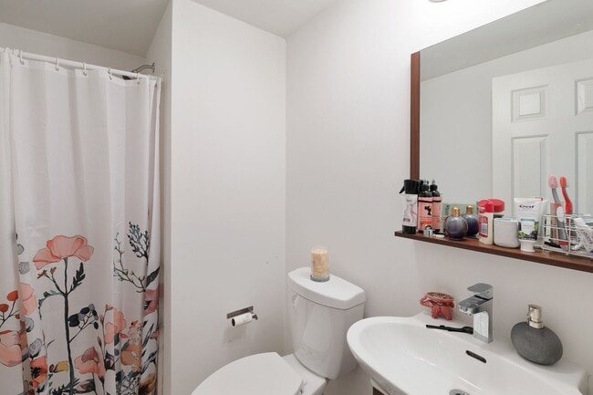 Building Photo - 1628 Willington St Unit C