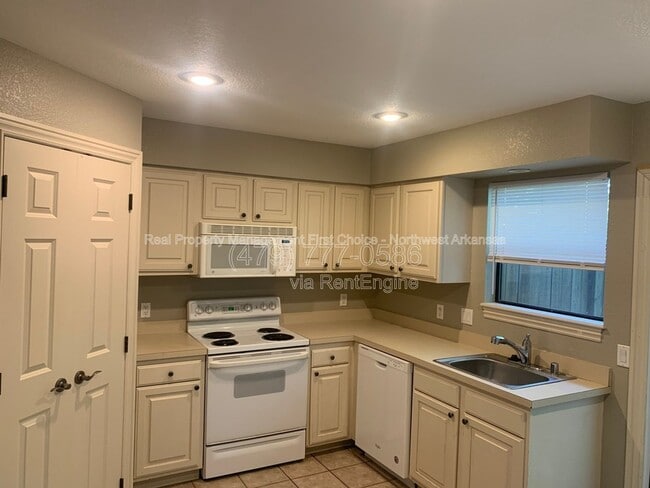 Photo - 1376 Oakland Ave