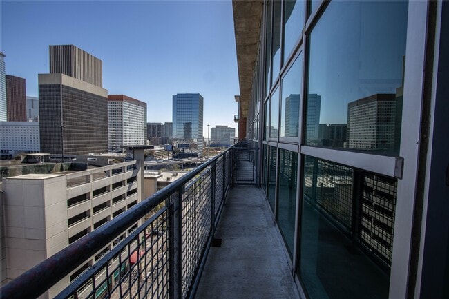 Building Photo - 2000 Bagby St Unit 11416