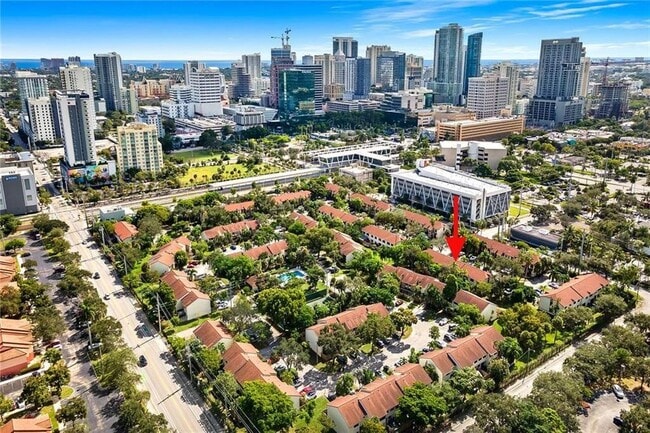 Building Photo - 247 City View Dr