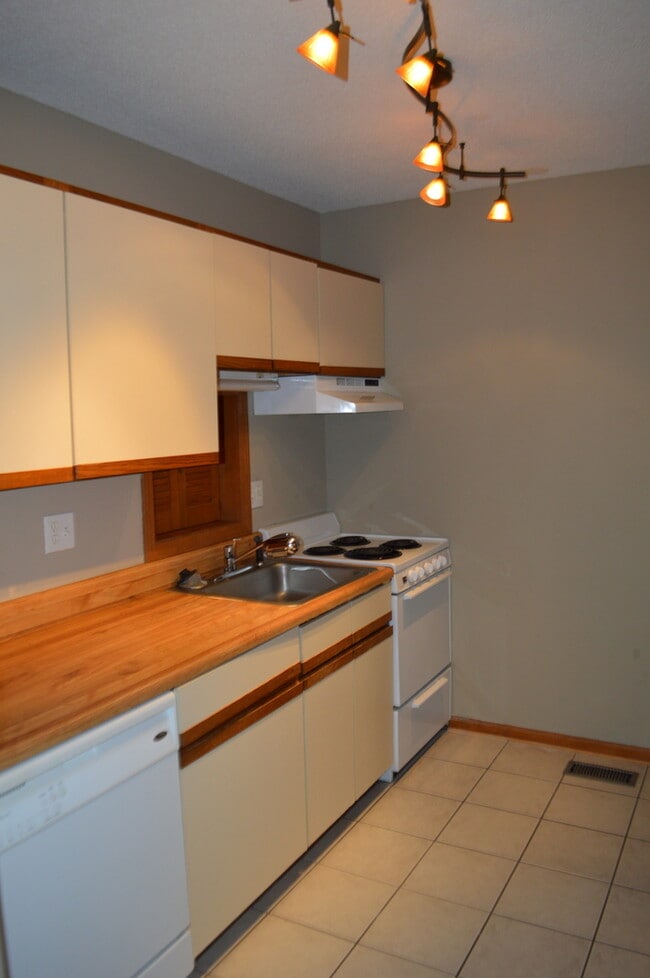 Photo - 2 Bedroom on McCellion Ave!