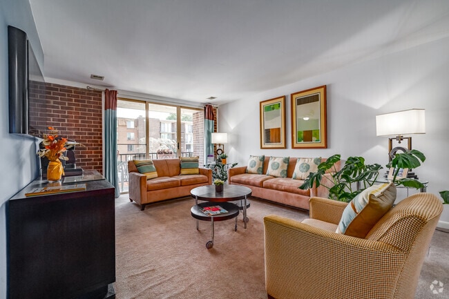 2 habitaciones, 2 baños, 1050 pies cuadrados, sala de estar