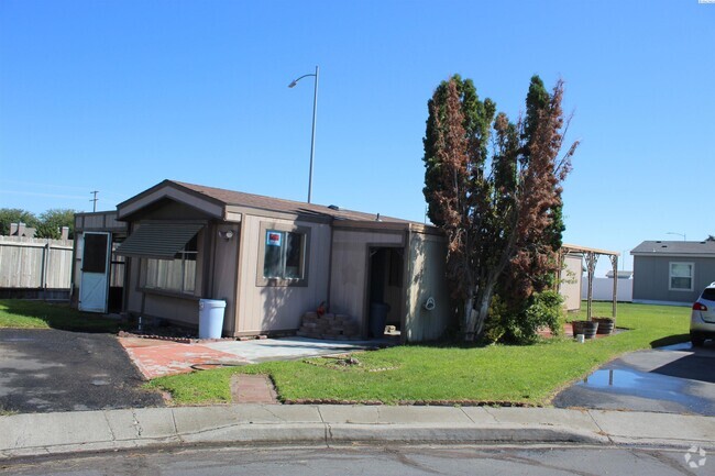 Building Photo - Listed in a Senior park. Rental