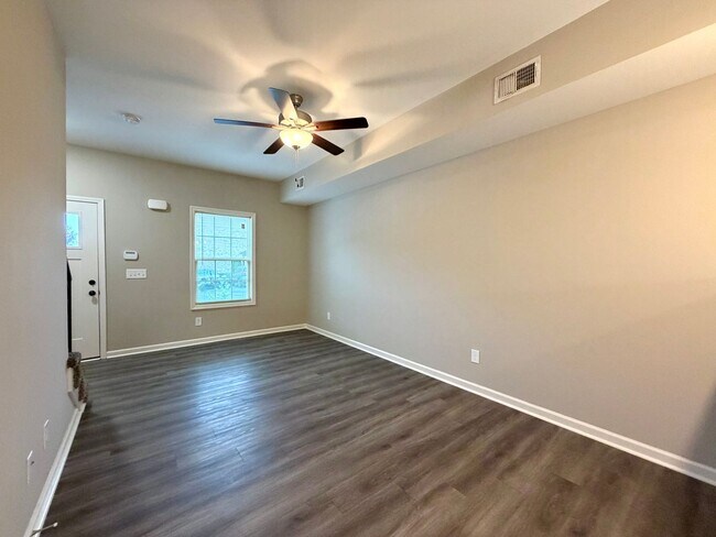 Photo - Airport Place Apartments