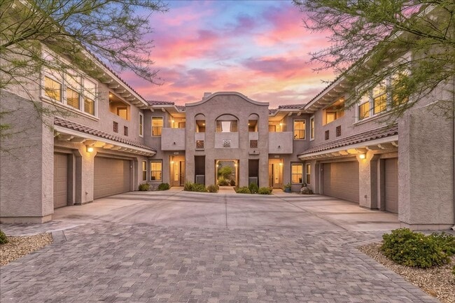 Building Photo - Elegant Summerlin 2 Bedroom Retreat with Designer Finishes