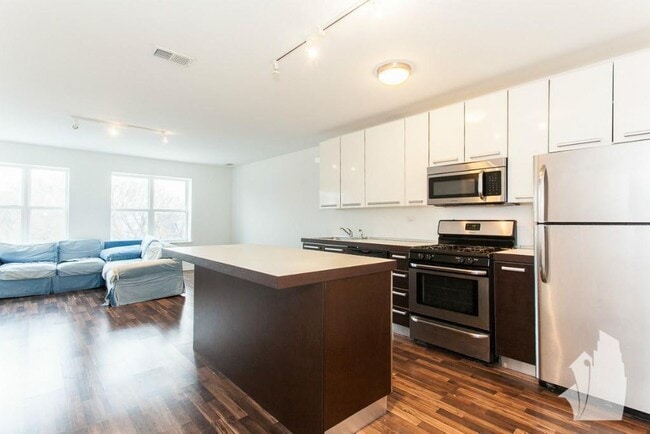 1544 W Glenlake Ave, Unit 3A, Chicago, IL 60660