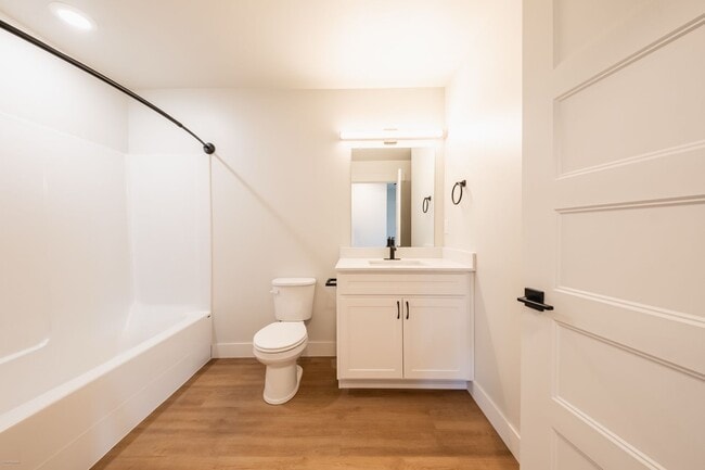 Photo - 1 bed 1 bath Modern Apartment - 916 sqft Unidad 203