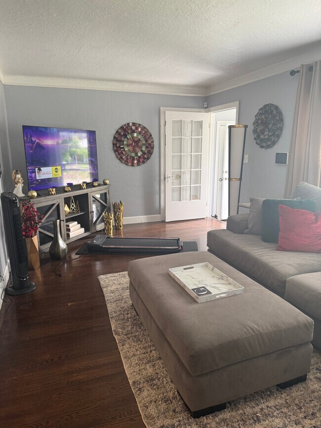 Photo - 18506 Snowden St