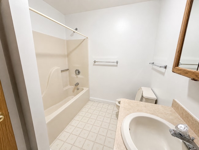 Photo - 31 Railroad St Unidad Apartment 1