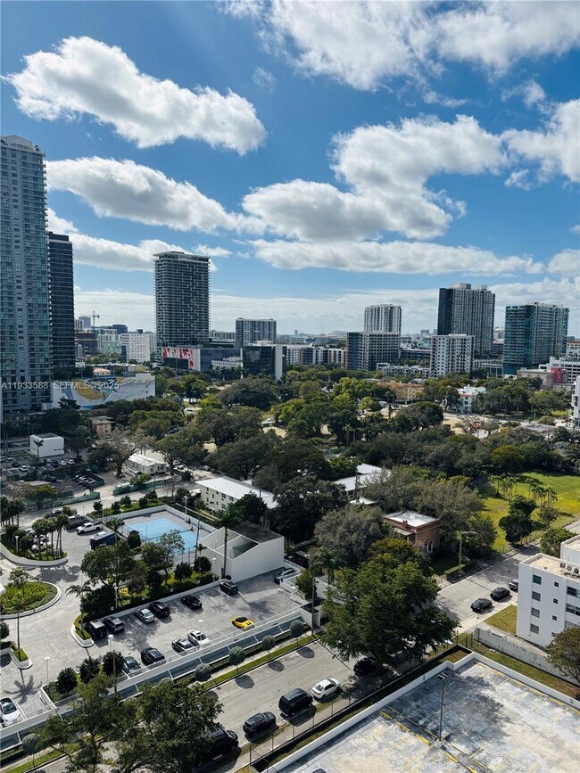 Photo - 600 NE 36th St Unidad 1917