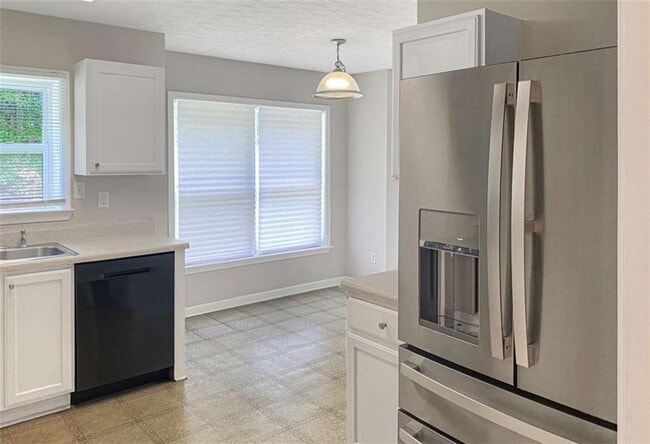 Photo - 2550 Plymouth Way