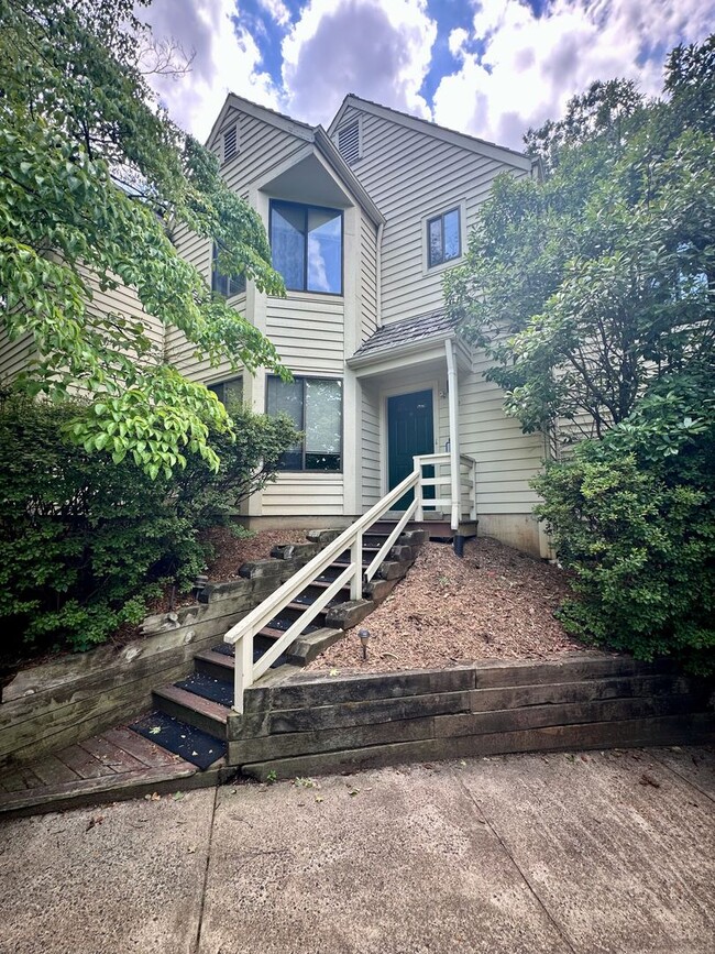 Building Photo - 1209 Chatham Ridge