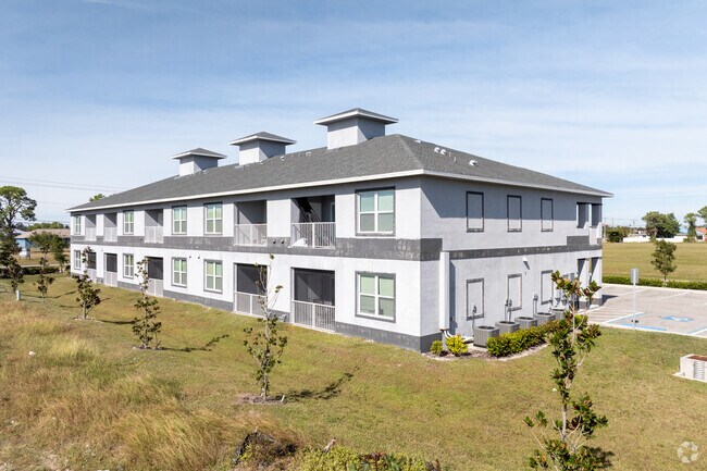 Building Photo - 746 SW 8th Ter