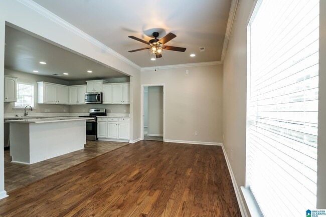 Photo - 195 Carrington Ln