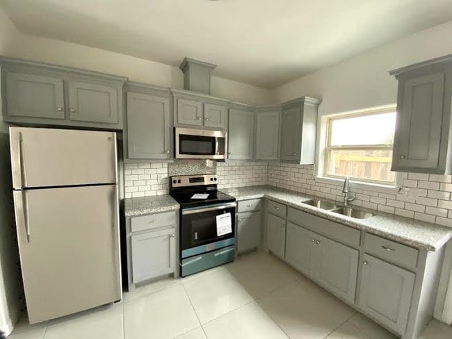 Photo - 1914 Bahamas Dr Unit 2