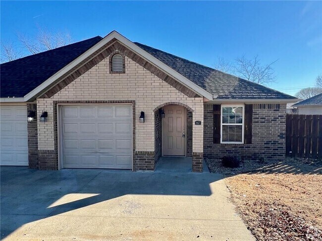 Building Photo - 867 Meadowlands Dr Rental
