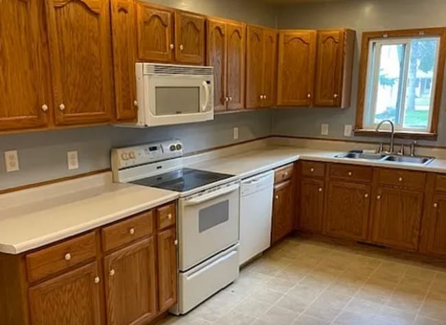 Photo - 4-Bedrooms! Garage! PETS WELCOME