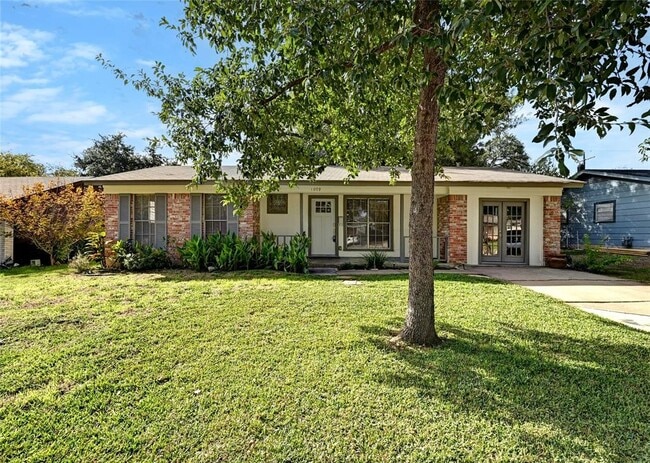 Photo - 1009 Alden Dr