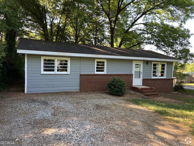 Building Photo - 100 Hillside St Rental