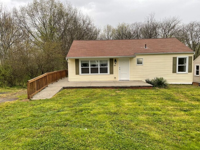 Charming remodeled South Knox home - Charming remodeled South Knox home