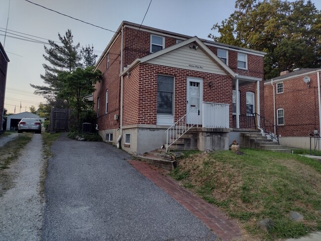 1664 Yakona Rd