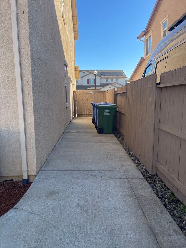 Photo - 9748 Collie Way