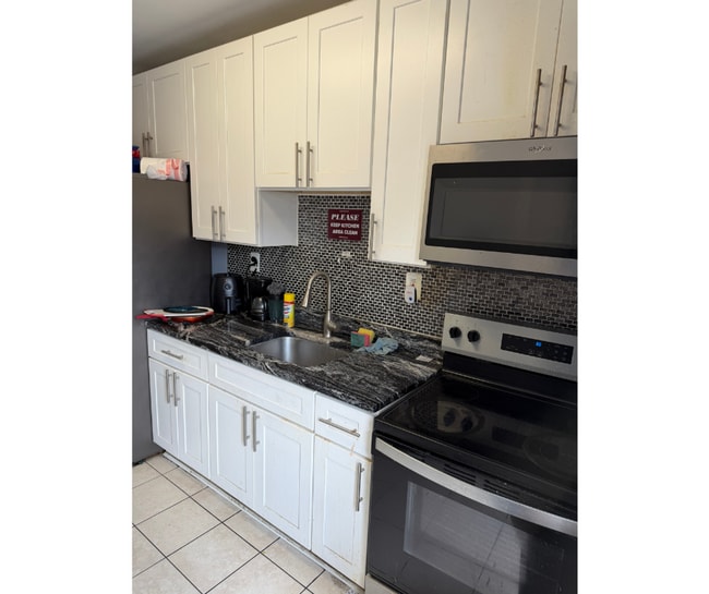 Photo - 3445 Juneway-1 Available $650 1 Unidad 1 Available $650 1
