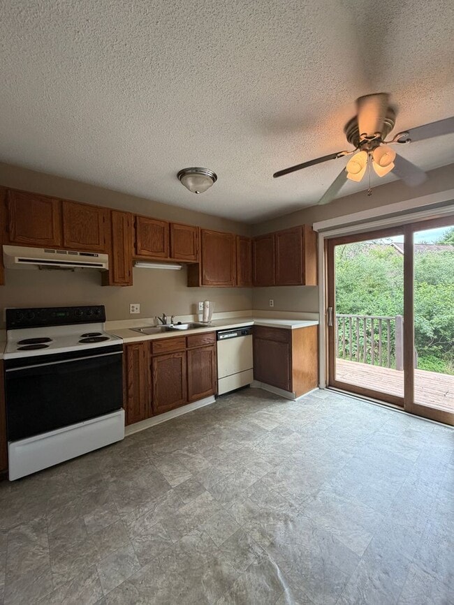 Photo - 220 Adams Ln Unit 220