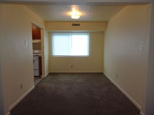 Photo - 2 Bedrooms 1 Baths Apartment Rental in Parkview area Newport News Unit Apt 04