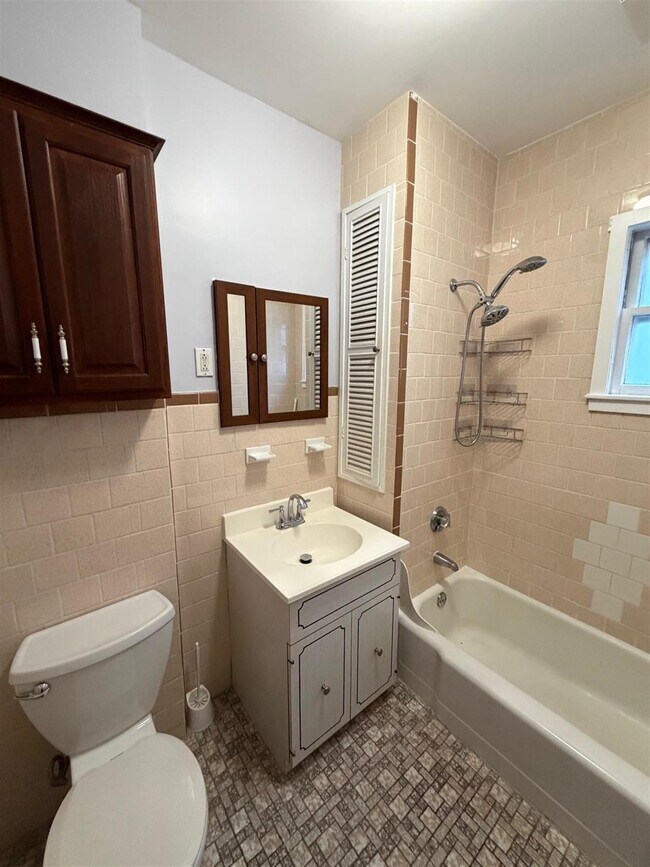 Photo - 127 Walnut St Unidad 2