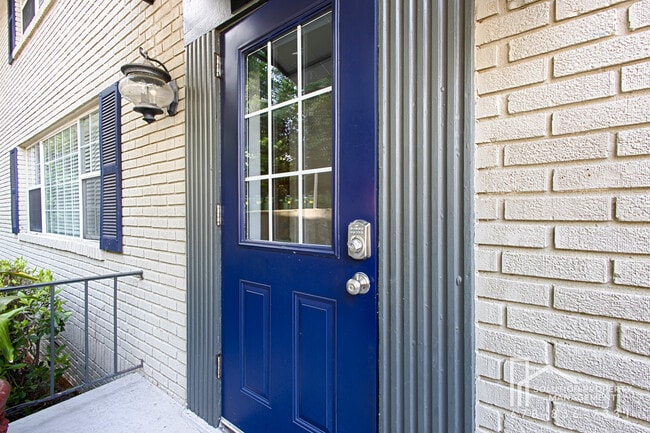 Building Photo - 1643 Briarcliff Rd NE Rental