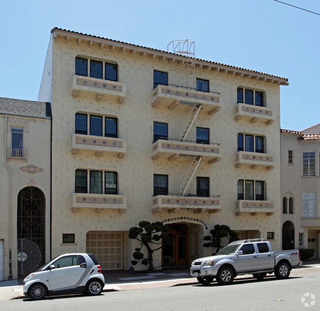 Photo - 2465 Chestnut St
