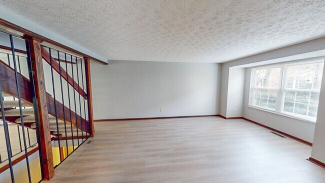 Photo - 5123 Delancey St