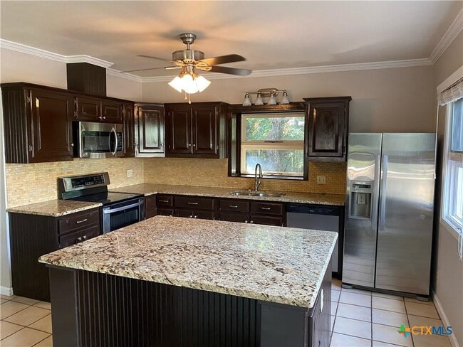 Photo - 920 Encino Dr