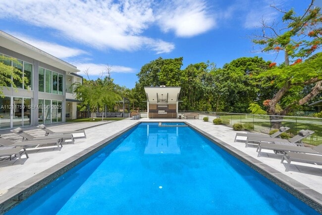 Photo - 14305 Stirling Rd