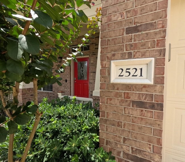 Photo - 2521 Saratoga Dr