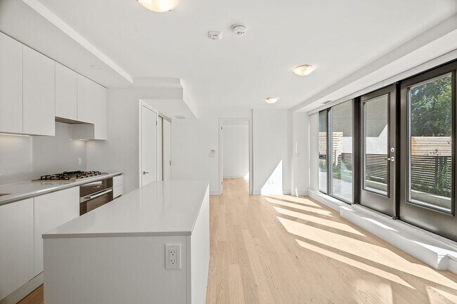 Photo - 200 Keewatin Ave Unité 102