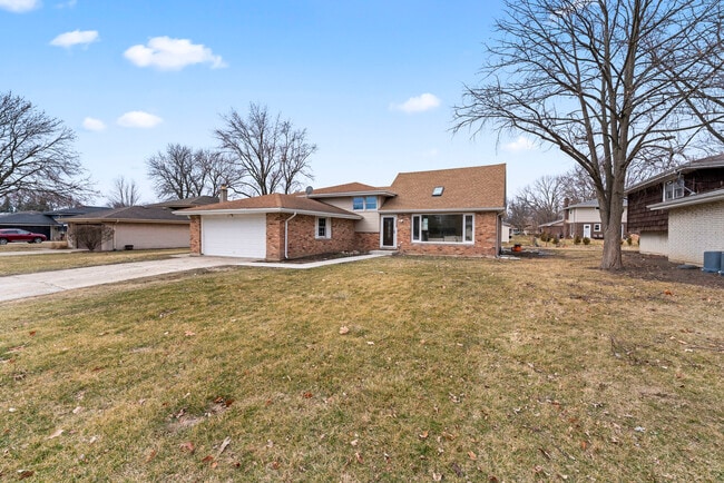 Photo - 7728 Williams St