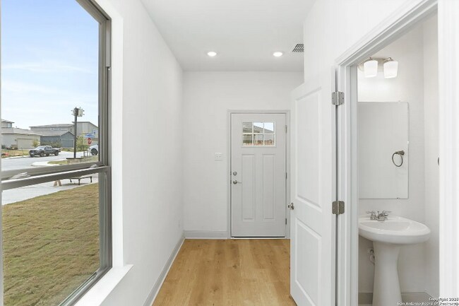 Photo - 401 W Commerce St