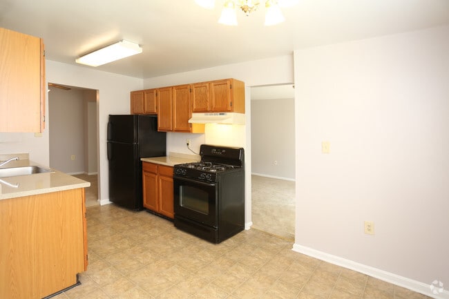 Scarborough Square Townhomes & Apartments