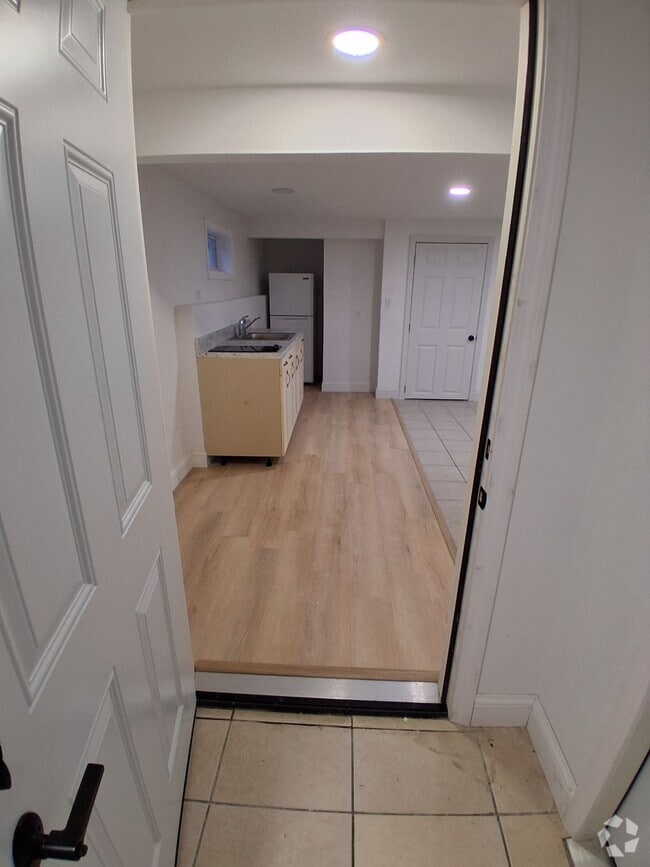 Building Photo - 25 Keayne St Rental