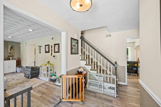 Photo - 4399 Hialeah Dr