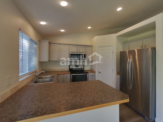 Photo - 495 E Whitbeck St