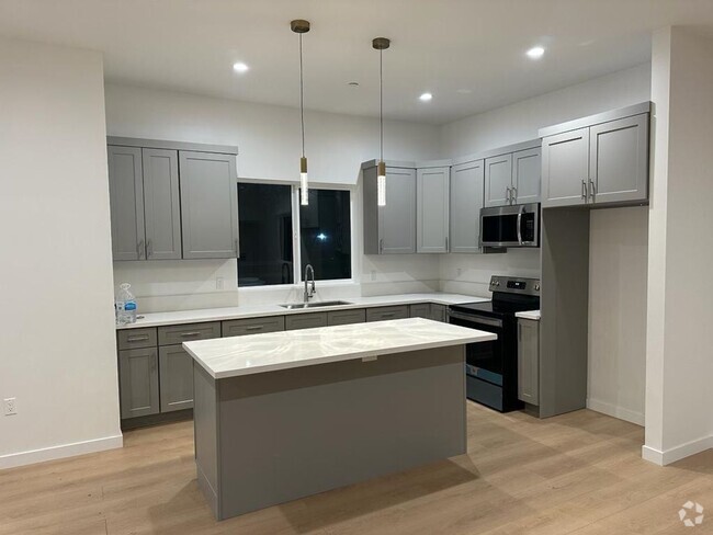 Building Photo - 9308 E Ave T 6 Unit 9308 1 Rental