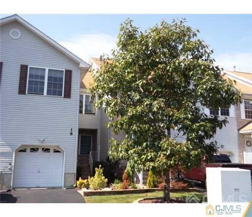 Building Photo - 18 Lakeview Dr