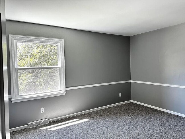 Photo - 340 Crescent Ln